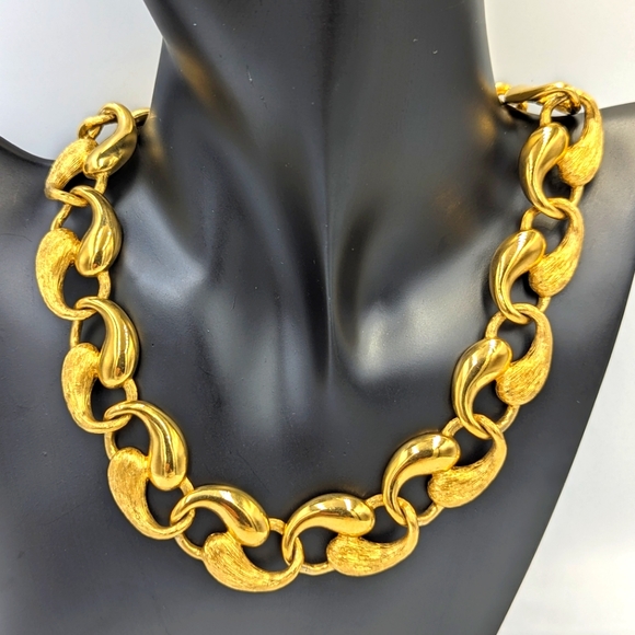 VTG Napier brushed/shiny Gold Tone fancy link chain necklace Savoy collection - Picture 1 of 8